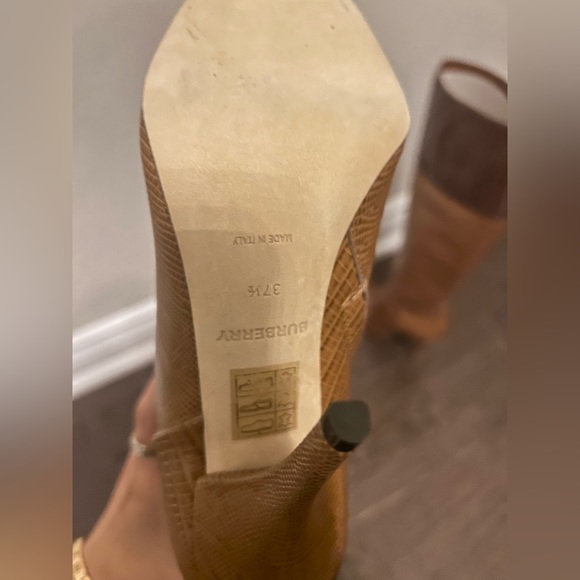 Brand new never worn with dust bag Burberry boots - Picture 4 of 9